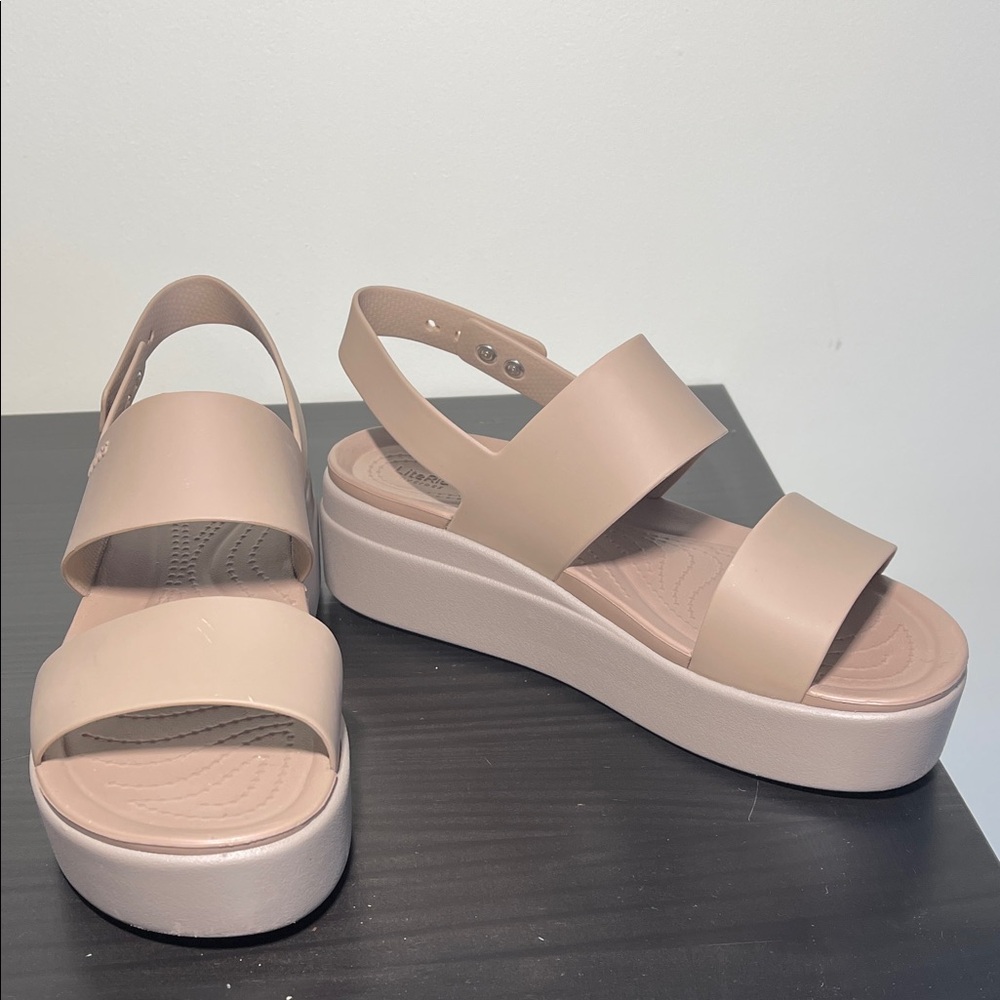 Crocs Brooklyn Low Wedge Sandal - Women's size 8